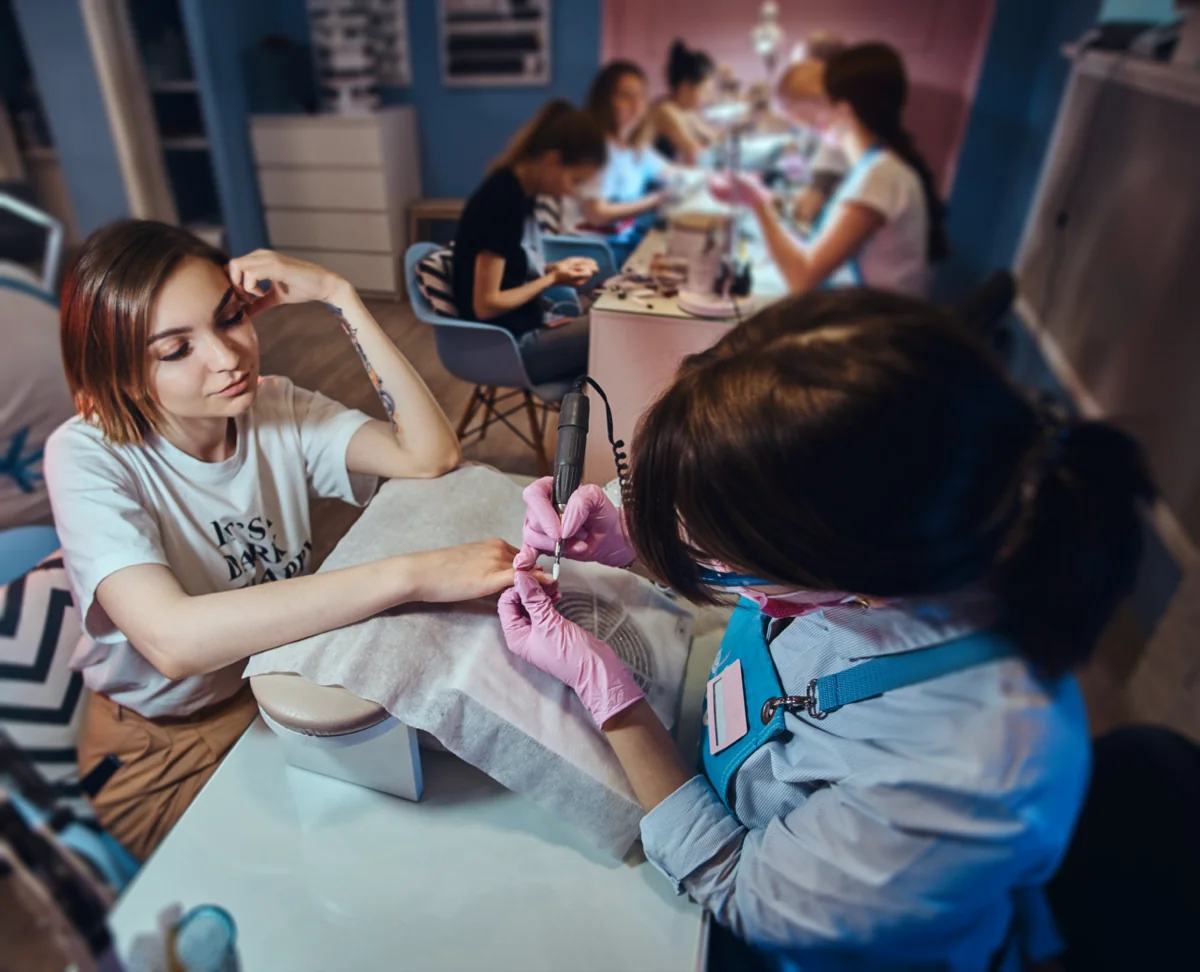 Empleados salón de uñas