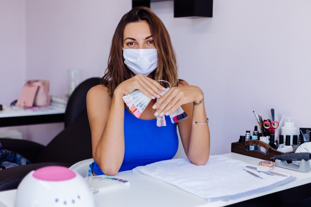 Cuánto gana un salón de uñas en España