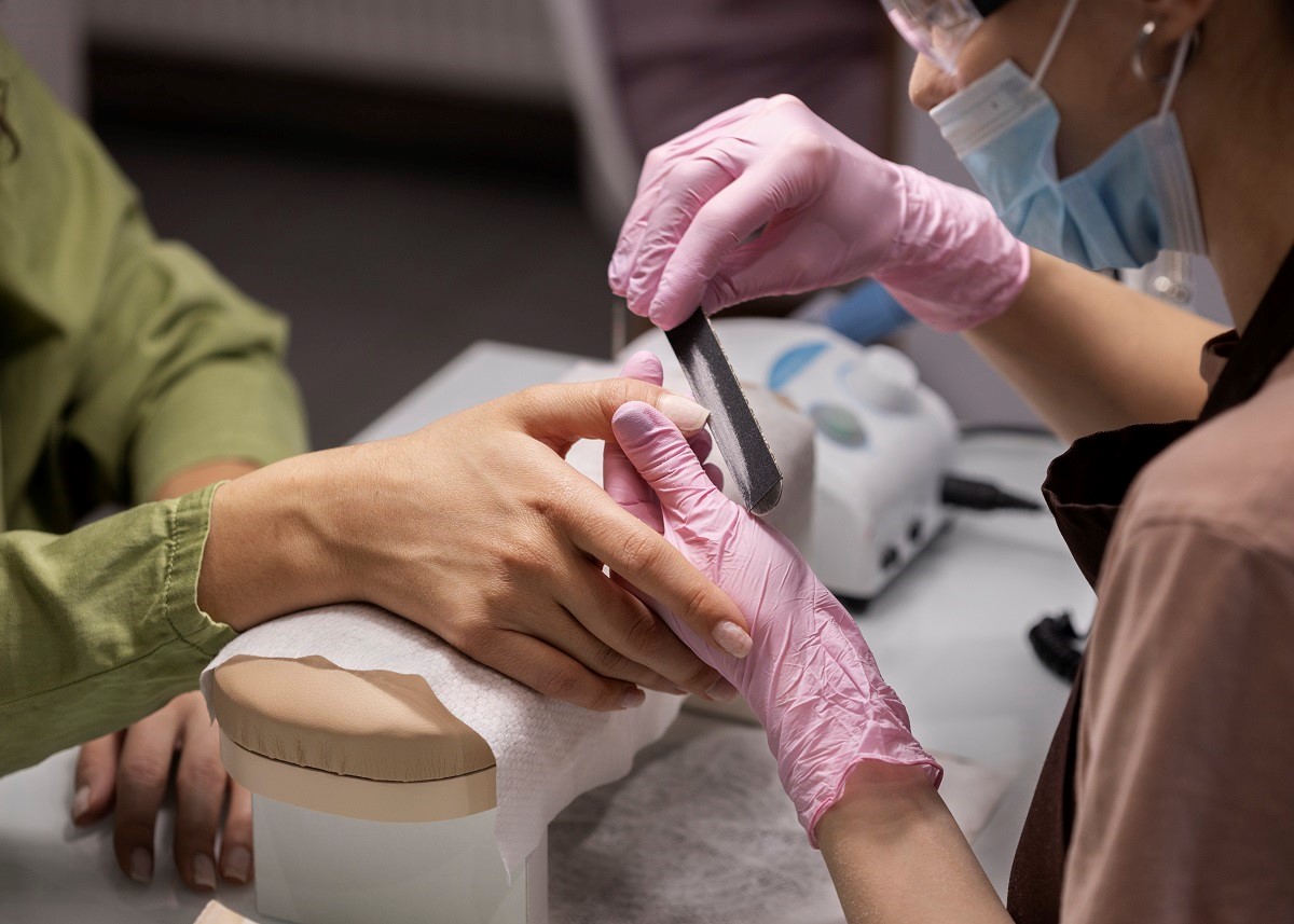 ¿Cuánto dinero gana una manicurista?