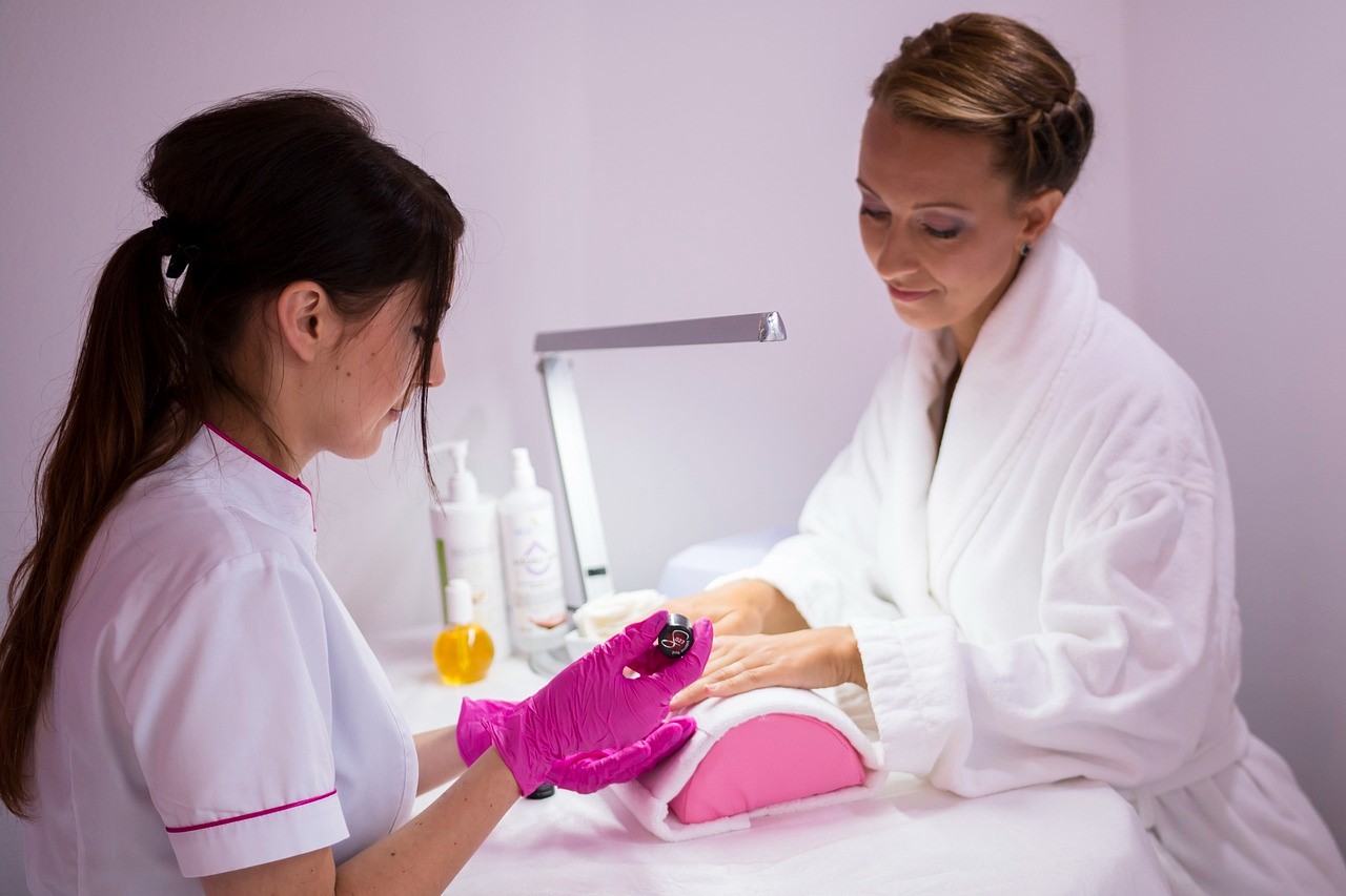 Qué se necesita para abrir un salón de uñas